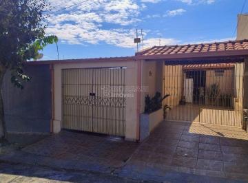 Casa · 206m² · 2 Quartos · 2 Vagas · Casa Padrão em Araraquara