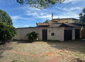Foto · Casa à venda no Setor Bueno, Goiânia-GO: 3 quartos, 3 salas, 2 banheiros, 3 vagas - 273m² de área!