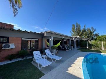 Casa · 240m² · 5 Quartos · 4 Vagas · Casa avulsa em Atlântida, totalmente reformada, com 5 dormitórios , duas suítes