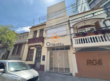 Casa · 190m² · 4 Quartos · 1 Vaga · CASA COM 4 DORMITÓRIOS E PÁTIO COM CHURRASQUEIRA NO CENTRO HISTÓRICO
