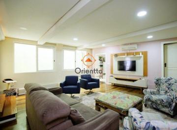 Casa · 235m² · 4 Quartos · 3 Vagas · Excelente casa de 235m² com 4 dormitórios e 3 vagas no bairro Azenha.