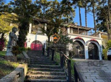 Casa · 397m² · 5 Quartos · 🏡 MARAVILHOSA CASA EM GRAMADO – PRÓXIMA AO LAGO NEGRO