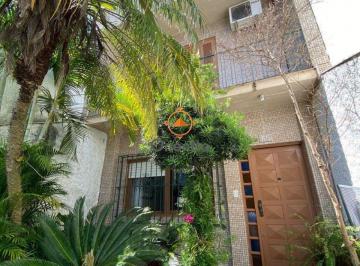 Casa · 180m² · 2 Quartos · CASA AMPLA 3 DORMITÓRIOS NO ANDAR SUPERIOR NA CIDADE BAIXA .