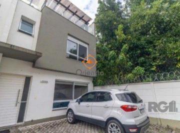 Casa · 196m² · 3 Quartos · 2 Vagas · Casa impecável e mobiliada, com 3 niveis, possui 3 dormitórios sendo 1 suíte, 4