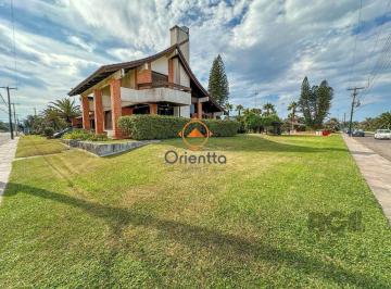 Casa · 326m² · 5 Quartos · 3 Vagas · Icônica Casa para comprar a poucos metros do mar em Atlântida