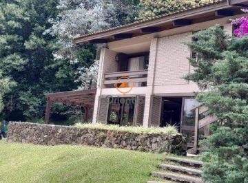 Casa · 350m² · 3 Quartos · 3 Vagas · 🏡 BELÍSSIMA CASA EM GRAMADO – JUNTO AO LAGO NEGRO 🌲✨