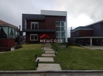 Casa · 556m² · 4 Quartos · 2 Vagas · Casa em  Rua das Lavandas - Prinstrop - Gramado/RS