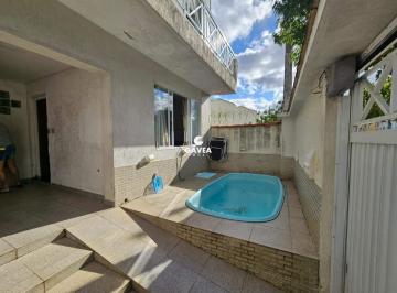 Casa · 128m² · 4 Quartos · 1 Vaga · Sobrado com piscina, 4 dorm. sendo 2 suítes no bairro da Vila Valença em São Vicente.
