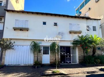 Casa · 500m² · 7 Quartos · 5 Vagas · Sobrado disponível para venda no bairro Brasil em Uberlândia MG