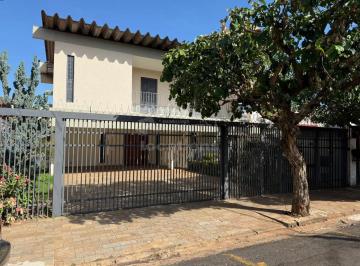 Casa · 439m² · 4 Quartos · 4 Vagas · Sobrado localizado no Jardim dos Seixas com escritorio e area de lazer.