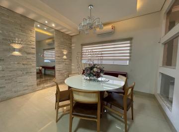 Casa · 245m² · 3 Quartos · 2 Vagas · Casa à venda em Sapezal, Agua Clara, com 3 quartos, com 245 m²