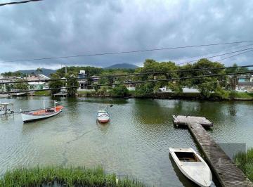 f123d55c313b98697b88bca47057b13b7335ce27 · Casa no Canal da Barra da Lagoa com 2 dormitórios à venda, 370 m² por R$ 2.295.000 - Barra da Lagoa 