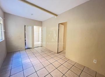 Casa · 45m² · 2 Quartos · Casa de Fundos
