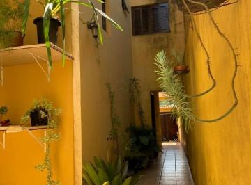 Casa · 150m² · 3 Quartos · 4 Vagas · Sobrado Residencial / Jardim Teles de Menezes