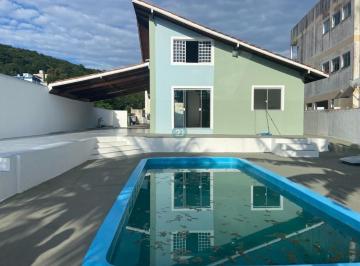 Foto 01 · Vende-se casa com piscina, 02 dormitórios, 01 suíte, mezanino, horta, com 04 vagas ou mais, em Forqu