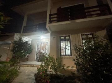 Casa · 230m² · 4 Quartos · 2 Vagas · Casa 4 Quartos com 1 Suíte e 230m² - Centro