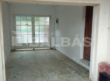 Casa · 185m² · 3 Quartos · 2 Vagas · OPORTUNIDADE, IMÓVEL ANTIGO BEM LOCALIZADO