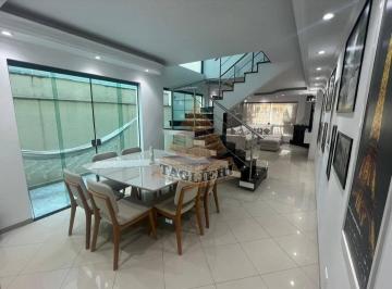 Casa · 233m² · 3 Quartos · 7 Vagas · Vendo maravilhoso sobrado alto padrão medindo 233m2. 3 suítes 7 vagas salão