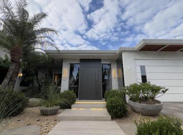Casa · 390m² · 2 Quartos · 4 Vagas · IMÓVEL DE ALTO PADRÃO BAIRRO SCHARLAU