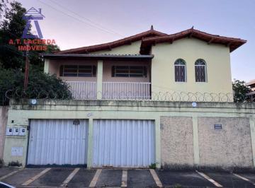 5e2273b88f06000cc7e7f55f104b6df39af61b0b · Casa com 3 quartos para Alugar - Cândida Câmara