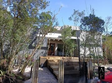 Casa · 230m² · 3 Quartos · 2 Vagas · Casa em Garopaba, Alto Padrão