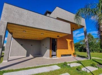 Casa · 1m² · 3 Quartos · 1 Vaga · Casa em Garopaba, Alto Padrão Rosa