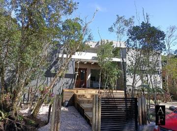 Casa · 230m² · 3 Quartos · 2 Vagas · Casa em Garopaba, no condominio Maranata