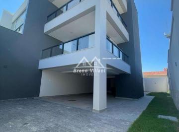 Casa · 270m² · 3 Quartos · 4 Vagas · Casa em meio lote com 270 m² de área construída, espaço gourmet, 4 vagas.