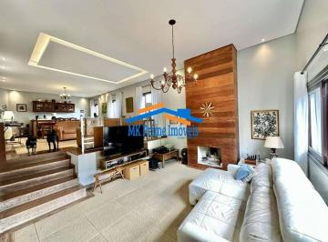 Casa · 330m² · 3 Quartos · 4 Vagas · Golf Village - 3 suítes, apartamento hóspedes, varanda gourmet c/ jacuzzi!