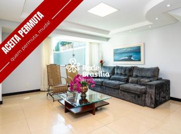 Casa · 200m² · 4 Quartos · 5 Vagas · QI 18 | Casa Sobrado com 4 quartos - sendo 3 suítes - varanda - 5 vagas - aceita financiamento - est