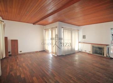 Comercial · 250m² · 1 Quarto · 2 Vagas · Casa Comercial - Bela Vista - 260m².