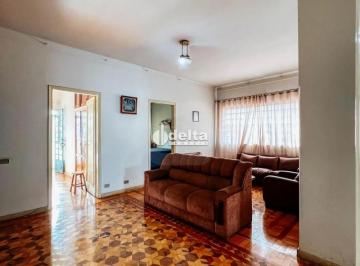 Comercial · 245m² · 10 Vagas · Prédio disponível para venda no bairro Martins em Uberlândia-MG