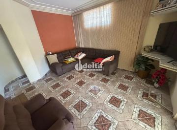 Casa · 400m² · 2 Quartos · 2 Vagas · Casa residencial disponível para  venda no bairro Nossa Senhora das Graças em Uberlândia-MG.