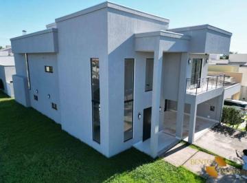7734a691599f375abe1d4eb8e13183b67f6cdfe3 · Casa Exclusiva no Condomínio Belvedere 1 – 3 Suítes e Área Gourmet.