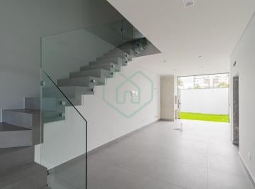 Casa · 162m² · 3 Quartos · 4 Vagas · Geminado com 3 suítes à venda no bairro Santo Antônio em Joinville-SC por R$ 1.293.000,00.