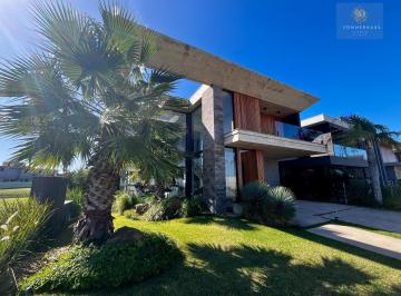 Casa · 436m² · 5 Quartos · 3 Vagas · Casa em Condomínio fechado em Xangi Lá