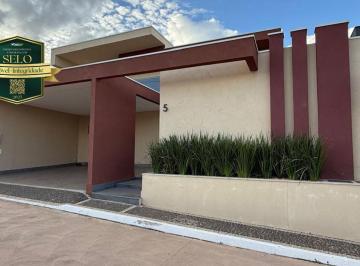 Casa de 3 quartos, Vicente Pires · Casa de condomínio, térrea, 185m², piscina, fino acabamento, ac. permuta, SHVP.