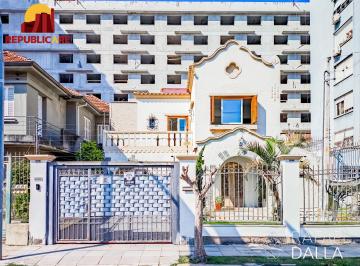 Casa · 280m² · 4 Quartos · 5 Vagas · Casa com piscina e 5 vagas em frente ao Zaffari na Luiz Afonso