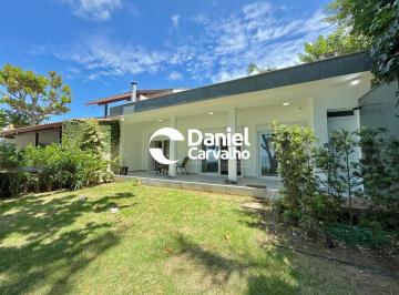 Casa · 450m² · 3 Quartos · 2 Vagas · Casa frente mar á venda em Governador Celso Ramos /SC