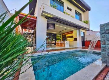 Piscina com cascata · Viva o Privilegiado Estilo Jardins Sevilha – Sobrado Exclusivo, Mobiliado, com Lazer Premium em Apar