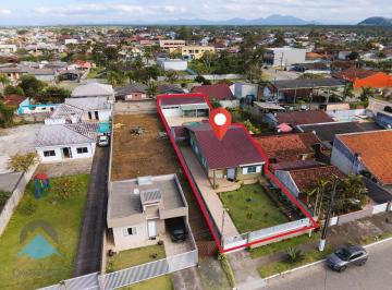 Casa · Imperdível: Casa à venda em Guaratuba-PR, bairro Coroados, 4 quartos, 1 suíte, 1 sala, 2 banheiros,