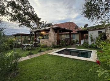 Casa · 140m² · 4 Quartos · 3 Vagas · Chale Montserrat