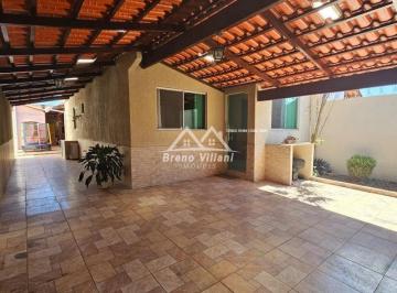 Casa · 130m² · 2 Quartos · 2 Vagas · Esta charmosa e aconchegante casa vai proporcionar a você deliciosos momentos de lazer