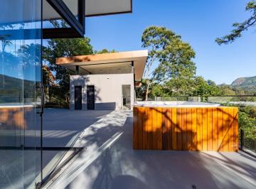 Casa · 340m² · 5 Quartos · 4 Vagas · Casa com 5 suítes no condomínio Roseiral, Teresópolis