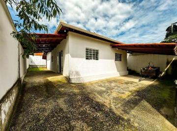 Casa · 140m² · 3 Quartos · 4 Vagas · Casa em lote inteiro, 3 qts, suíte, espaço gourmet e churrasqueira.