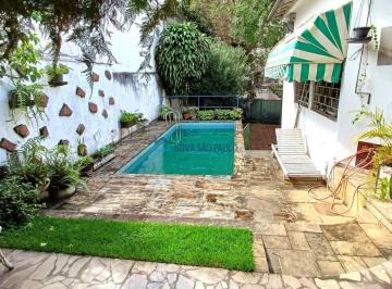 Casa · 250m² · 4 Quartos · 2 Vagas · Sobrado amplo para reforma com quintal e piscina perto do Parque da Aclimação!