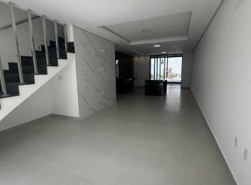 Casa de 3 quartos, Porto Seguro · Casa duplex de 3 quartos sendo 1 suíte à venda próximo ao aeroporto de Porto