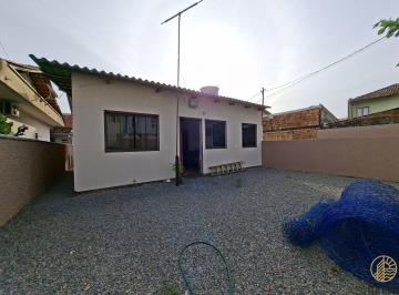 Casa · 61m² · 3 Quartos · 2 Vagas · Casa com 3 dormitórios no Centro de Navegantes/SC.