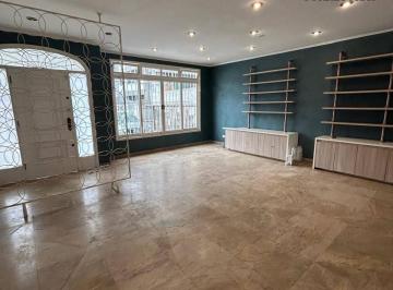 Comercial · 200m² · 5 Vagas · Locação Sobrado Comercial no Gonzaga - Santos SP