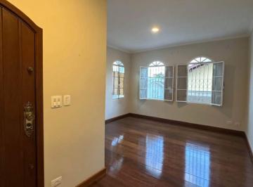 Casa de 3 quartos, São Roque · Vende-se casa no centro, próximo à Praça da República em São Roque/SP